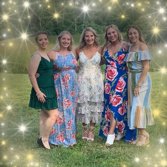 Meet your Posher, Laura - Picture 1 of 1